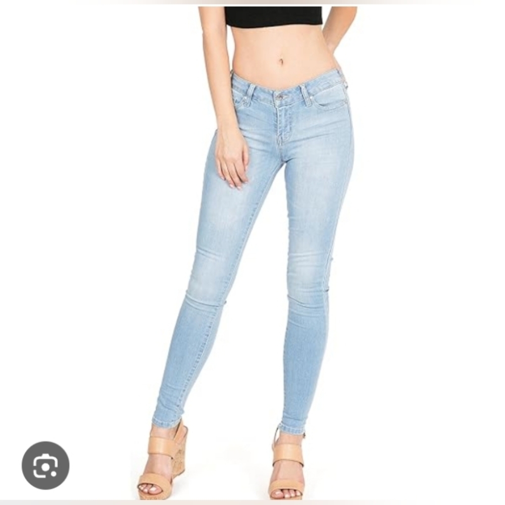 Regeneration Celebrity Pink,Light Wash, Mid Rise, Skinny Jeans, Juniors Size 3